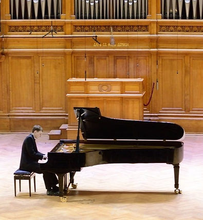 How-To-Become-A-Concert-Pianist (1)_edited.jpg